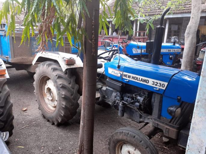 Raid on the sandmap in the Thangoda river bed | ठेंगोडा नदीपात्रात वाळूमाफियांवर छापे Raid on the sandmap in the Thangoda river bed | ठेंगोडा नदीपात्रात वाळूमाफियांवर छापे