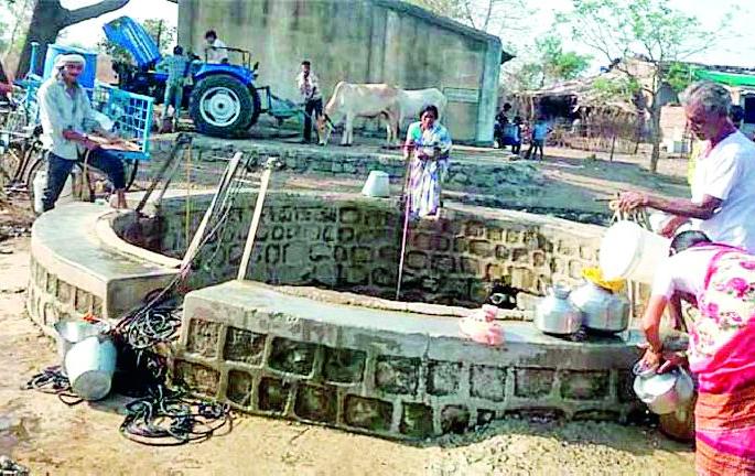 The water level of the wells decreased | विहिरींची जलपातळी खालावली The water level of the wells decreased | विहिरींची जलपातळी खालावली