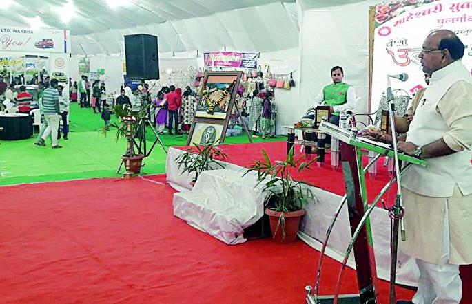 The youth should take their power out of the creative work and take their lead | युवकांनी आपली उर्जा विधायक कार्यात लावून उंच झेप घ्यावी The youth should take their power out of the creative work and take their lead | युवकांनी आपली उर्जा विधायक कार्यात लावून उंच झेप घ्यावी