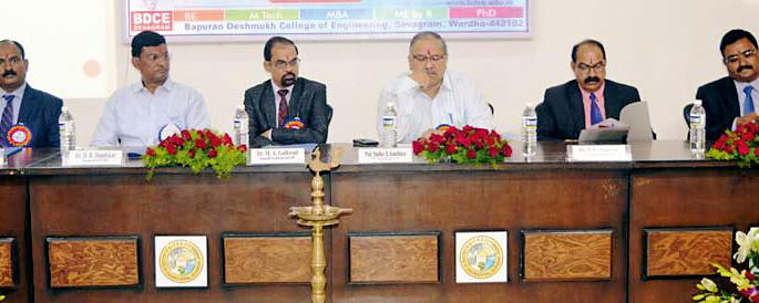 Need to enhance the quality of education and research | शिक्षण व संशोधनाची गुणवत्ता वाढविणे गरजेचे