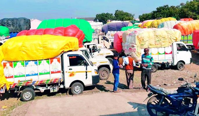 Rs 80 lakh hit to Arvi Market Committee; All committees participated in the bandh | आर्वी बाजार समितीला 80 लाखांचा फटका; सर्वच समित्या बंदमध्ये सहभागी Rs 80 lakh hit to Arvi Market Committee; All committees participated in the bandh | आर्वी बाजार समितीला 80 लाखांचा फटका; सर्वच समित्या बंदमध्ये सहभागी