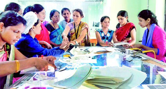 Solar energy training at Dungarpur Rajasthan for women at Kawtha | कवठा येथील महिलांना डुंगरपूर राजस्थान येथे सौर ऊर्जा प्रशिक्षण Solar energy training at Dungarpur Rajasthan for women at Kawtha | कवठा येथील महिलांना डुंगरपूर राजस्थान येथे सौर ऊर्जा प्रशिक्षण