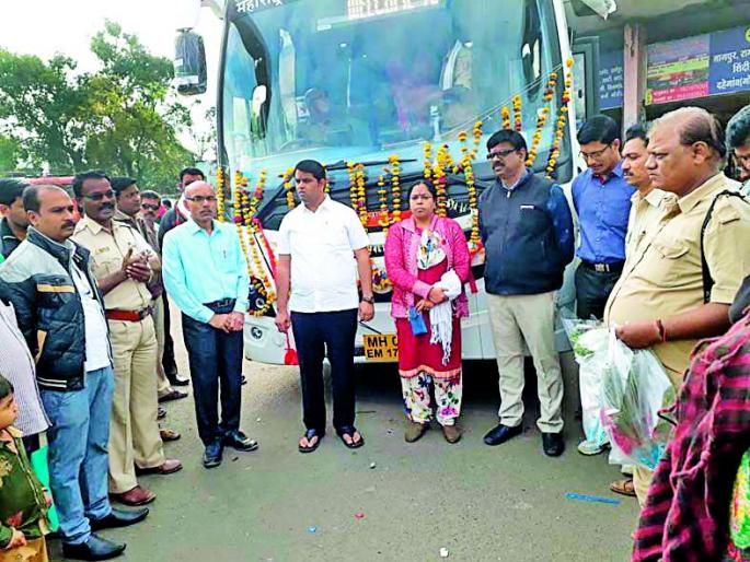 Hinganghat-Shirdi Shivshahi bus started | हिंगणघाट-शिर्डी शिवशाही बस सुरू Hinganghat-Shirdi Shivshahi bus started | हिंगणघाट-शिर्डी शिवशाही बस सुरू