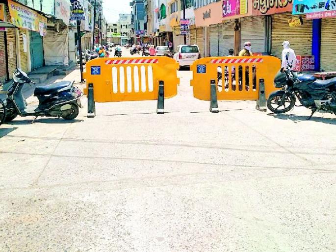 Two-wheelers, four-wheelers in the main market 'no entry' | दुचाकी, चारचाकी वाहनांना मुख्य बाजारपेठेत ‘नो एन्ट्री’ Two-wheelers, four-wheelers in the main market 'no entry' | दुचाकी, चारचाकी वाहनांना मुख्य बाजारपेठेत ‘नो एन्ट्री’