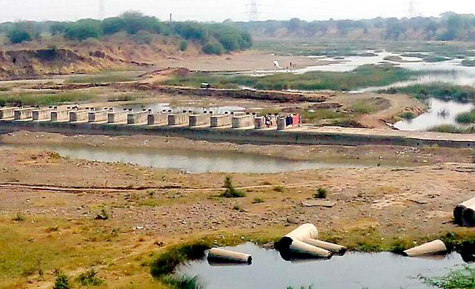 The usefulness of the schemes due to lack of water is zero | पाण्याअभावी योजनांची उपयोगिता शून्य The usefulness of the schemes due to lack of water is zero | पाण्याअभावी योजनांची उपयोगिता शून्य