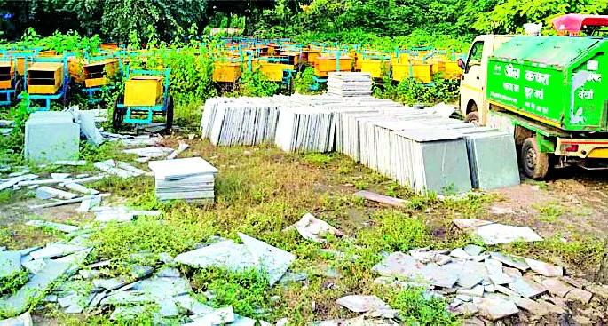 Tackling solid waste management | घनकचरा व्यवस्थापनाचे काम कासवगतीने Tackling solid waste management | घनकचरा व्यवस्थापनाचे काम कासवगतीने