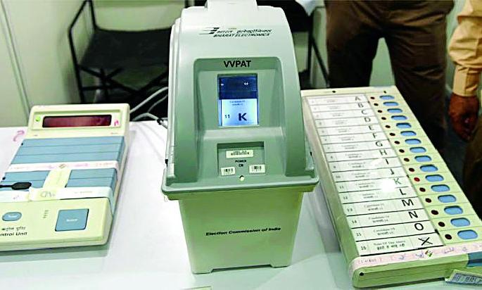 Lok Sabha Election 2019; Volunteer support for Divyang and the elderly | Lok Sabha Election 2019; दिव्यांग व वृद्धांना स्वयंसेवकांचा आधार Lok Sabha Election 2019; Volunteer support for Divyang and the elderly | Lok Sabha Election 2019; दिव्यांग व वृद्धांना स्वयंसेवकांचा आधार