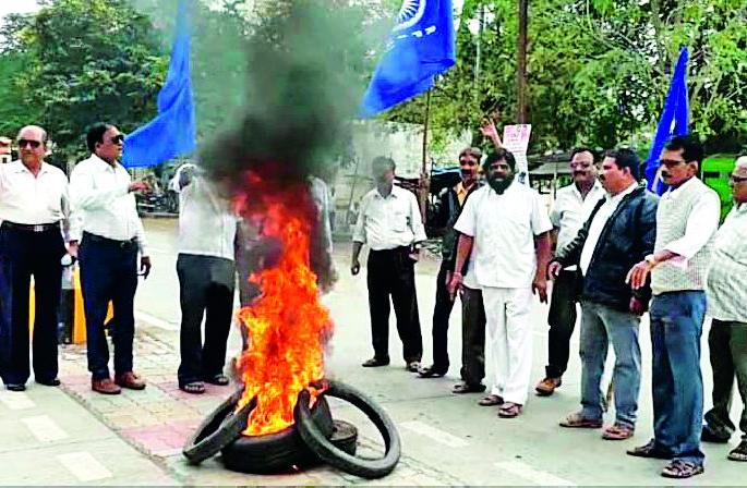 Prohibition of 'that' event | ‘त्या’ घटनेचा वर्धेत निषेध