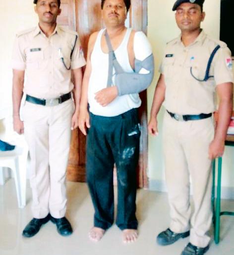 Fencing | भरधाव रेल्वेतून दोघांनी घेतल्या उड्या