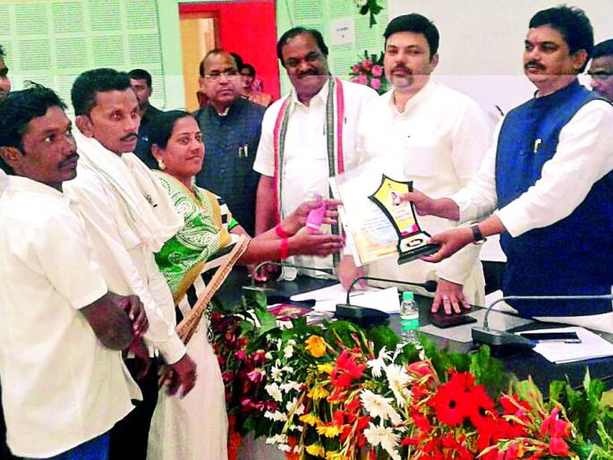 Five villages, including two talukas, were turned into water | दोन तालुक्यांसह पाच गावे झाली जलमित्र Five villages, including two talukas, were turned into water | दोन तालुक्यांसह पाच गावे झाली जलमित्र