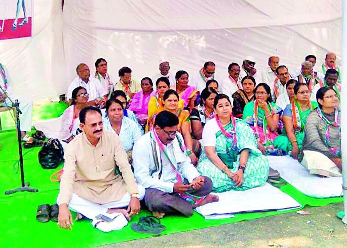 Congress can work to maintain equality and peace in the country | देशात समता, शांतता राखण्याचे काम काँगे्रसच करू शकते Congress can work to maintain equality and peace in the country | देशात समता, शांतता राखण्याचे काम काँगे्रसच करू शकते