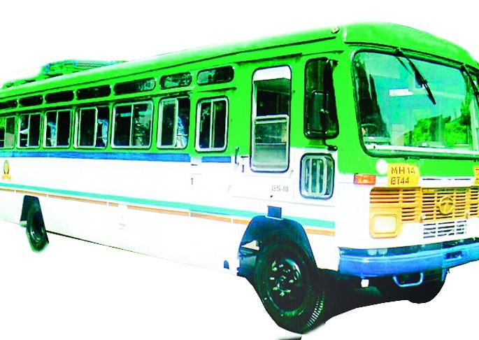 157 ST buses left half way | एसटीच्या 157 बसगाड्यांनी अर्ध्या रस्त्यात सोडली साथ 157 ST buses left half way | एसटीच्या 157 बसगाड्यांनी अर्ध्या रस्त्यात सोडली साथ