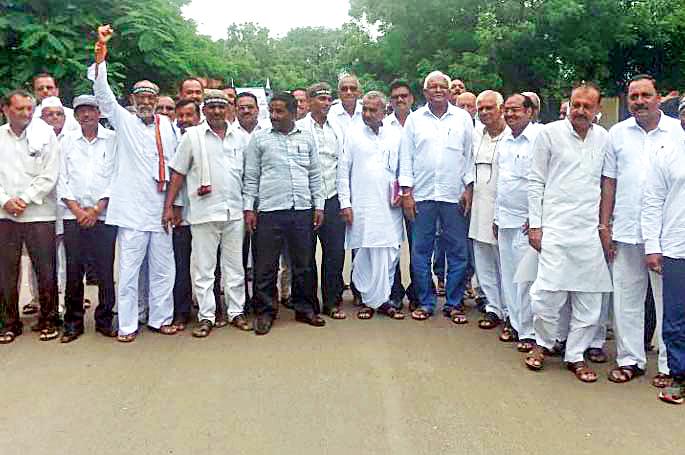 It was time to put the Sultan Shahi government in soils | सुलतानशाही सरकारला मातीत घालण्याची वेळ आली It was time to put the Sultan Shahi government in soils | सुलतानशाही सरकारला मातीत घालण्याची वेळ आली