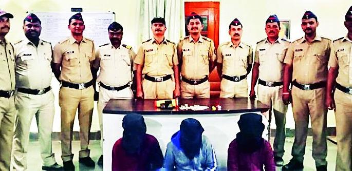 Telangana gang of thieves arrested | तेलंगणातील चोरट्यांची टोळी जेरबंद Telangana gang of thieves arrested | तेलंगणातील चोरट्यांची टोळी जेरबंद