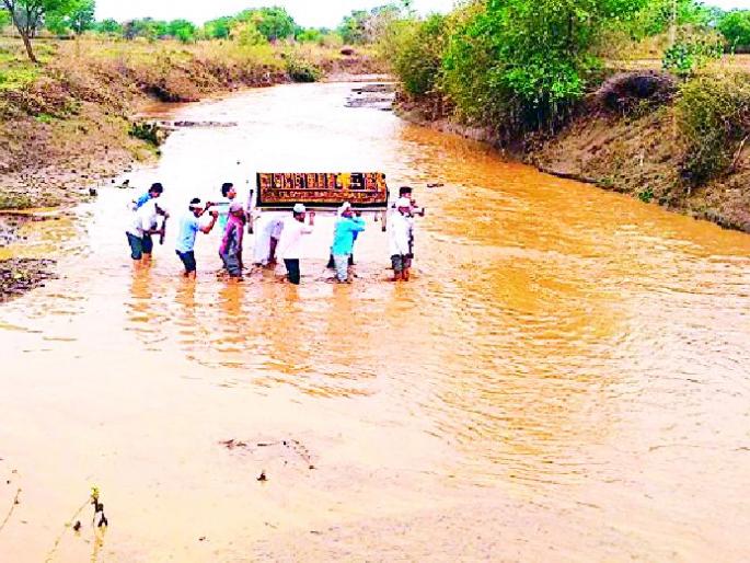 The question of the bridge in Phulasangi will be in progress | फुलसावंगीतील पुलाचा प्रश्न मार्गी लागणार The question of the bridge in Phulasangi will be in progress | फुलसावंगीतील पुलाचा प्रश्न मार्गी लागणार