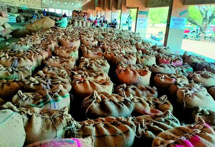 11 crore turnover due to nationwide shutdown | देशव्यापी बंदमुळे जिल्हाभर 11 कोटींची उलाढाल पडली ठप्प