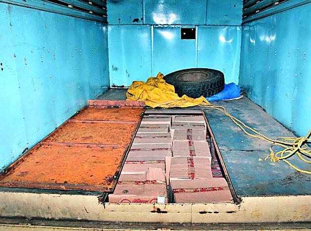 One and a half lakh liquor seized in Chandrapur | चंद्रपूर जाणारी दीड लाखांची दारू जप्त One and a half lakh liquor seized in Chandrapur | चंद्रपूर जाणारी दीड लाखांची दारू जप्त