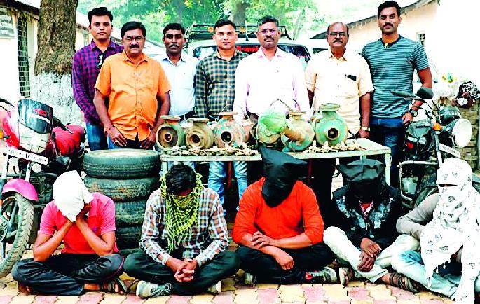 Asegaon Devi farmpump thieves expose the gang | आसेगाव देवीतील कृषिपंप चोरांच्या टोळीचा पर्दाफाश Asegaon Devi farmpump thieves expose the gang | आसेगाव देवीतील कृषिपंप चोरांच्या टोळीचा पर्दाफाश