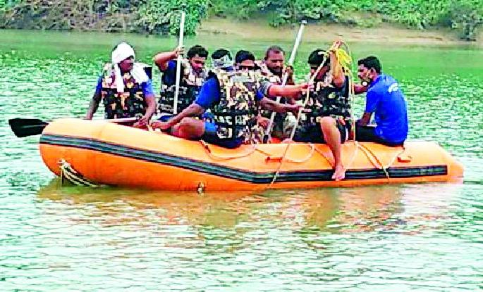 Search for 'those' families in Sahastrakund waterfall area | सहस्त्रकुंड धबधबा परिसरात ‘त्या’ कुटुंबांचा शोध