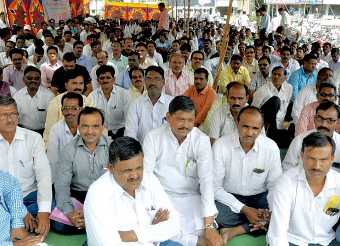 Primary teachers' raids against online works | आॅनलाईन कामांविरुद्ध प्राथमिक शिक्षकांचा उठाव