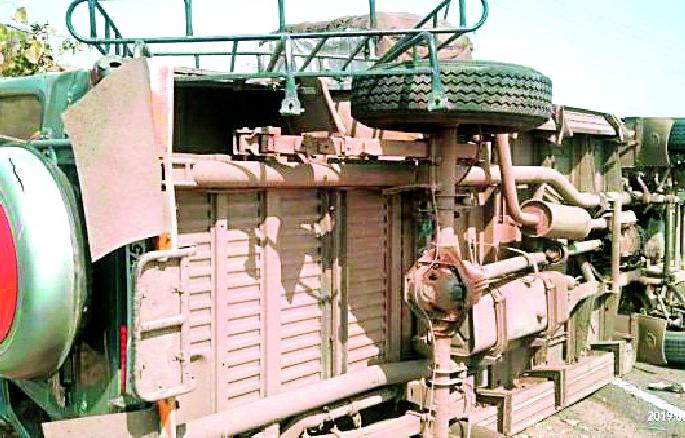 13 injured in Nero cruiser crash | नेरजवळ क्रुझर अपघातात १३ जखमी 13 injured in Nero cruiser crash | नेरजवळ क्रुझर अपघातात १३ जखमी