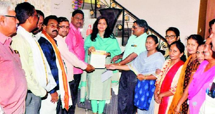 OBC questions to MPs | ओबीसींच्या प्रश्नांचे खासदारांना निवेदन OBC questions to MPs | ओबीसींच्या प्रश्नांचे खासदारांना निवेदन