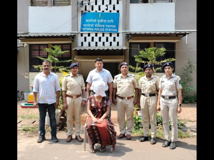 The infant was left wrapped in a plastic bag. Ruthless mother arrested | तान्हुलीला प्लास्टिक पिशवीत गुंंडाळून सोडले. निर्दयी मातेला अटक The infant was left wrapped in a plastic bag. Ruthless mother arrested | तान्हुलीला प्लास्टिक पिशवीत गुंंडाळून सोडले. निर्दयी मातेला अटक