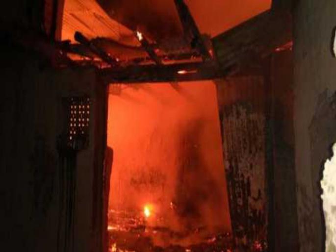 A worker died in a huge fire at a scrap godown | गंज पेठेत लागलेल्या आगीत मृत्युमुखी पडलेली व्यक्ती कोरोना पॅाझिटिव्ह A worker died in a huge fire at a scrap godown | गंज पेठेत लागलेल्या आगीत मृत्युमुखी पडलेली व्यक्ती कोरोना पॅाझिटिव्ह