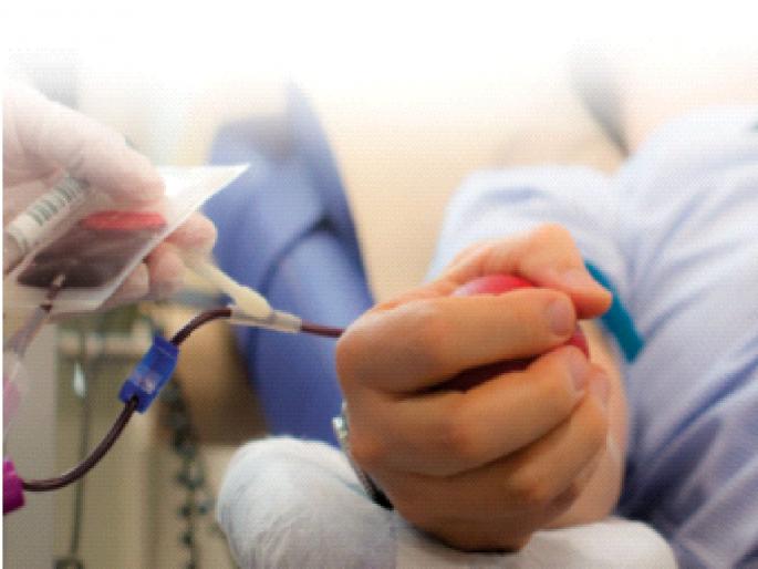 Only enough blood for five to seven days in the state; Emphasis on patient difficulties | राज्यात पाच ते सात दिवस पुरेल एवढाच रक्तसाठा; रुग्णांच्या अडचणींमध्ये भर Only enough blood for five to seven days in the state; Emphasis on patient difficulties | राज्यात पाच ते सात दिवस पुरेल एवढाच रक्तसाठा; रुग्णांच्या अडचणींमध्ये भर
