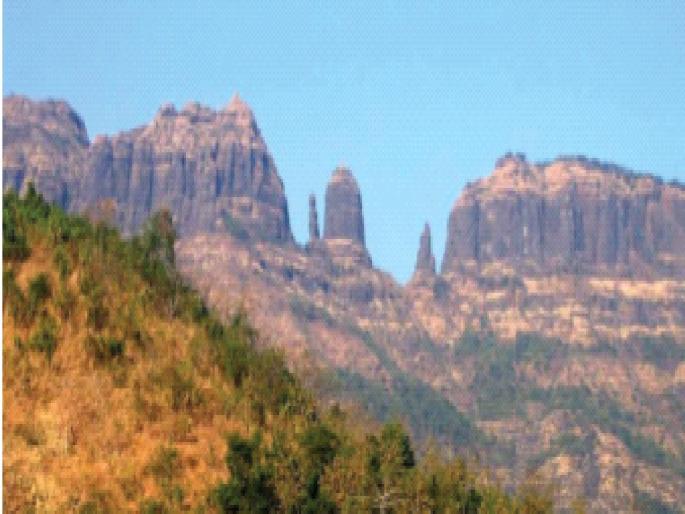 Historic Mahuli fort overlooked; Lack of facilities, inconvenience to tourists | ऐतिहासिक माहुली किल्ला दुर्लक्षित; सोयीसुविधांची वानवा, पर्यटकांची होतेय गैरसोय Historic Mahuli fort overlooked; Lack of facilities, inconvenience to tourists | ऐतिहासिक माहुली किल्ला दुर्लक्षित; सोयीसुविधांची वानवा, पर्यटकांची होतेय गैरसोय