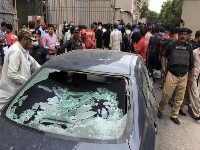 Terrorist attack on Karachi stock market; Eleven killed, including four assailants | कराची शेअर बाजारावर अतिरेकी हल्ला; चार हल्लेखोरांसह ११ जण ठार Terrorist attack on Karachi stock market; Eleven killed, including four assailants | कराची शेअर बाजारावर अतिरेकी हल्ला; चार हल्लेखोरांसह ११ जण ठार