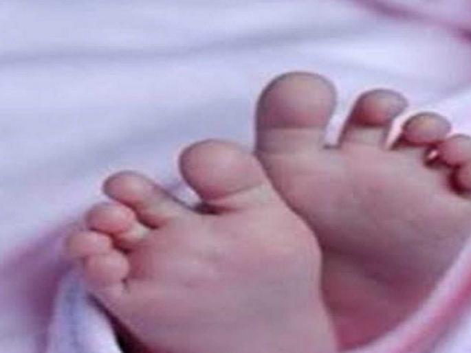 And she gave birth to a baby on the train | अन् तिने दिला रेल्वेत बाळाला जन्म And she gave birth to a baby on the train | अन् तिने दिला रेल्वेत बाळाला जन्म