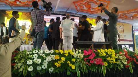 Disgrace of the literary people for failing to comply with the resolutions in the literature meeting | साहित्य संमेलनात ठरावांवर अंमल न होणे हा साहित्यिकांचा अपमान Disgrace of the literary people for failing to comply with the resolutions in the literature meeting | साहित्य संमेलनात ठरावांवर अंमल न होणे हा साहित्यिकांचा अपमान