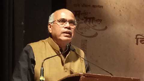 'Ma. sammelan President ... you are wrong ' | ‘मा. संमेलनाध्यक्ष... तुम्ही चुकता आहात’