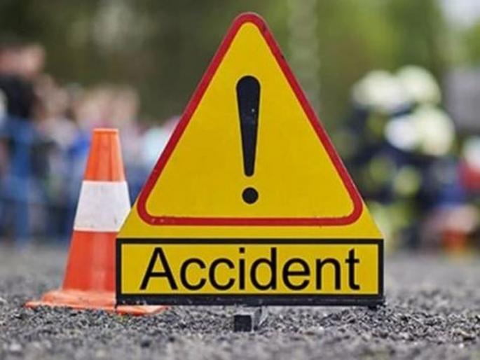 A truck, tempo and two motorcycle collisions near St. John's College | सेंट जॉन कॉलेज जवळ ट्रक,टेम्पो आणि दोन मोटरसायकलची धडक; सहाजण जखमी