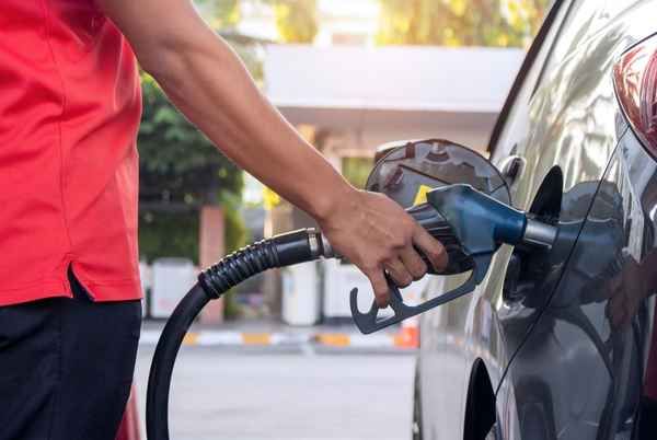 Threatened to kill petrol pump employees demanding extortion | पेट्रोलपंपावरील कर्मचाऱ्यांना खंडणी मागत जीवे मारण्याची धमकी Threatened to kill petrol pump employees demanding extortion | पेट्रोलपंपावरील कर्मचाऱ्यांना खंडणी मागत जीवे मारण्याची धमकी