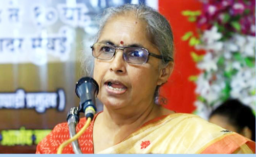 Praniti Shinde ignorant in politics; They do not know much about politics | प्रणिती शिंदे राजकारणात अज्ञानी; त्यांना राजकारणातले फारसे कळत नाही