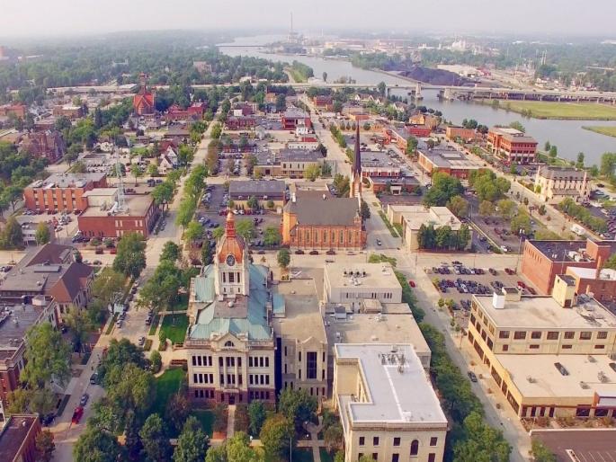 Prosperous dream of small serene cities | छोट्या प्रसन्न शहरांचे संपन्न स्वप्न