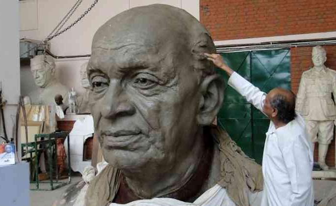 Ram Sutar, the great idol of Shriram in Ayodhya | अयोध्येतील श्रीरामाच्या भव्य मूर्तीचे काम राम सुतार यांच्याकडे Ram Sutar, the great idol of Shriram in Ayodhya | अयोध्येतील श्रीरामाच्या भव्य मूर्तीचे काम राम सुतार यांच्याकडे