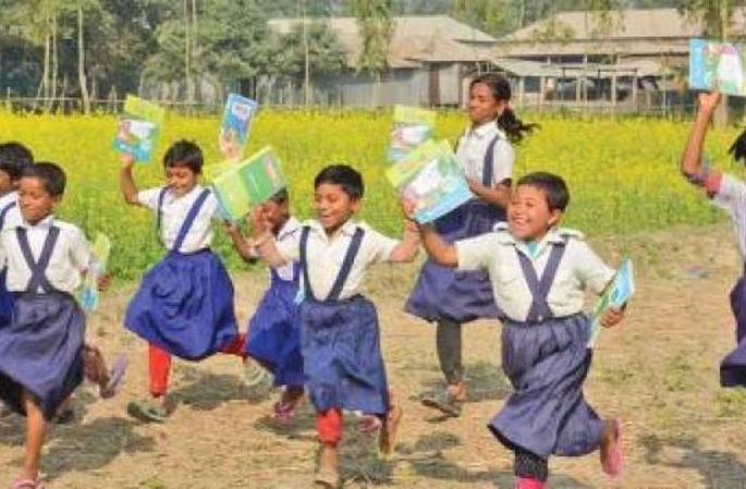 1 lakh students get 4 lakh 50 thousand free textbooks at home | १ लाख विद्यार्थ्यांना घरपोच मिळाली चार लाख ५० हजार मोफत पाठ्यपुस्तके 1 lakh students get 4 lakh 50 thousand free textbooks at home | १ लाख विद्यार्थ्यांना घरपोच मिळाली चार लाख ५० हजार मोफत पाठ्यपुस्तके