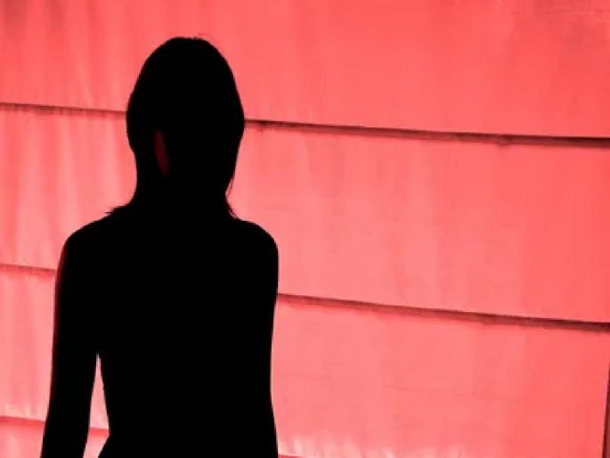 A minor in a molestation case escaped from police custody | विनयभंग प्रकरणातील अल्पवयीन पोलिसांच्या तावडीतून झाला पसार A minor in a molestation case escaped from police custody | विनयभंग प्रकरणातील अल्पवयीन पोलिसांच्या तावडीतून झाला पसार