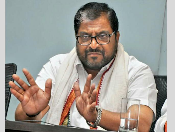 Sharad Pawar insists on offering MLA to Shetty | तर राजू शेट्टी राष्ट्रवादीकडून आमदार होणार, शरद पवारांचा आग्रह