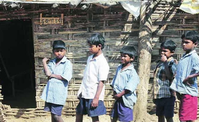 No DBT, give meals! Demand for students in tribal hostels | डीबीटी नको, जेवण द्या! आदिवासी वसतिगृहांतील विद्यार्थ्यांची मागणी