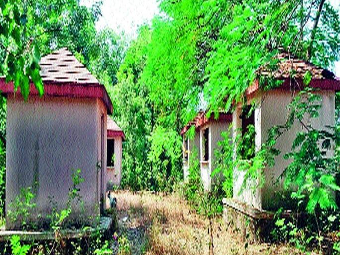 Prabhodhankar Thackeray gardens vivekan | प्रबोधनकार ठाकरे उद्यानाला अवकळा Prabhodhankar Thackeray gardens vivekan | प्रबोधनकार ठाकरे उद्यानाला अवकळा