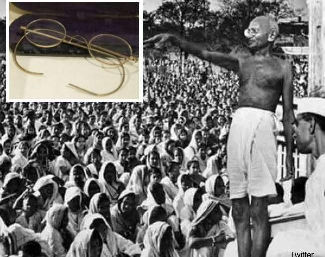 Mahatma Gandhi's gold-plated spectacles listed for auction in UK; know how much they are likely to fetch | सोन्याची कडा असलेला महात्मा गांधींचा चष्मा लिलावात, जाणून घ्या किंमत Mahatma Gandhi's gold-plated spectacles listed for auction in UK; know how much they are likely to fetch | सोन्याची कडा असलेला महात्मा गांधींचा चष्मा लिलावात, जाणून घ्या किंमत