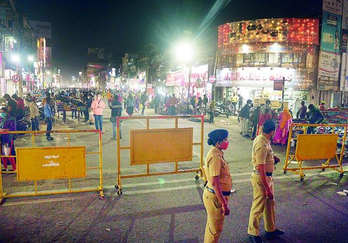 10,000 if you increase the crowd in front of the shop; Order of the Commissioner in Nagpur | दुकानासमोर गर्दी वाढवाल तर १० हजार दंड; नागपुरात आयुक्तांचे  आदेश 10,000 if you increase the crowd in front of the shop; Order of the Commissioner in Nagpur | दुकानासमोर गर्दी वाढवाल तर १० हजार दंड; नागपुरात आयुक्तांचे  आदेश