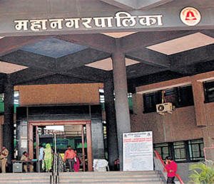 Advice on cancellation of hourly contracts | घंटागाडी ठेका रद्द करण्याचा वकिलांचा सल्ला Advice on cancellation of hourly contracts | घंटागाडी ठेका रद्द करण्याचा वकिलांचा सल्ला