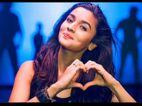 'A' cricketer fell in love with Alia Bhatt's after she given signal of love | आलिया भटने लव्हचा सिग्नल दिल्यावर प्रेमात पडला 'हा' क्रिकेटपटू