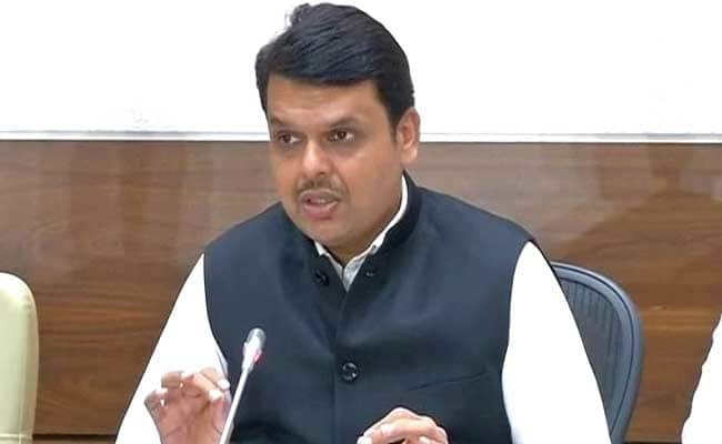 Banks should not be lending a debt to farmers' subsidy: Devendra Fadnavis | शेतकऱ्यांच्या अनुदानातून बॅँकांनी कर्ज वळते करू नये : देवेंद्र फडणवीस Banks should not be lending a debt to farmers' subsidy: Devendra Fadnavis | शेतकऱ्यांच्या अनुदानातून बॅँकांनी कर्ज वळते करू नये : देवेंद्र फडणवीस