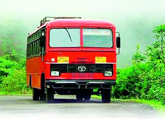 Police protection of employees; But buses stopped at Wardha, Pulgaon | कर्मचाऱ्यांना पोलीस संरक्षण; पण वर्धा, पुलगावात बसेस ठप्प Police protection of employees; But buses stopped at Wardha, Pulgaon | कर्मचाऱ्यांना पोलीस संरक्षण; पण वर्धा, पुलगावात बसेस ठप्प